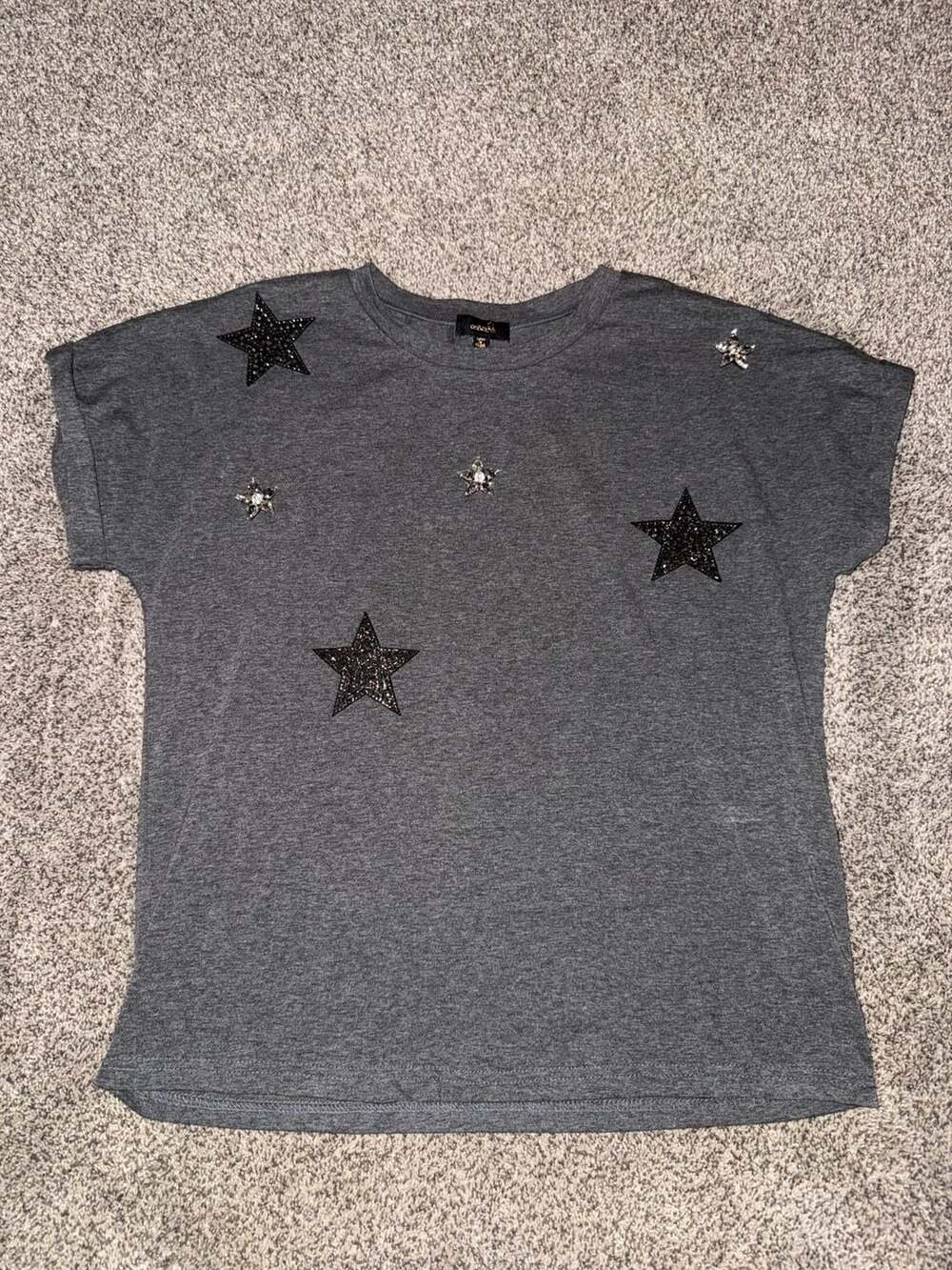 Ontwelfth Bling T-Shirt Size M Gray Crystal Stars Short Sleeve Top